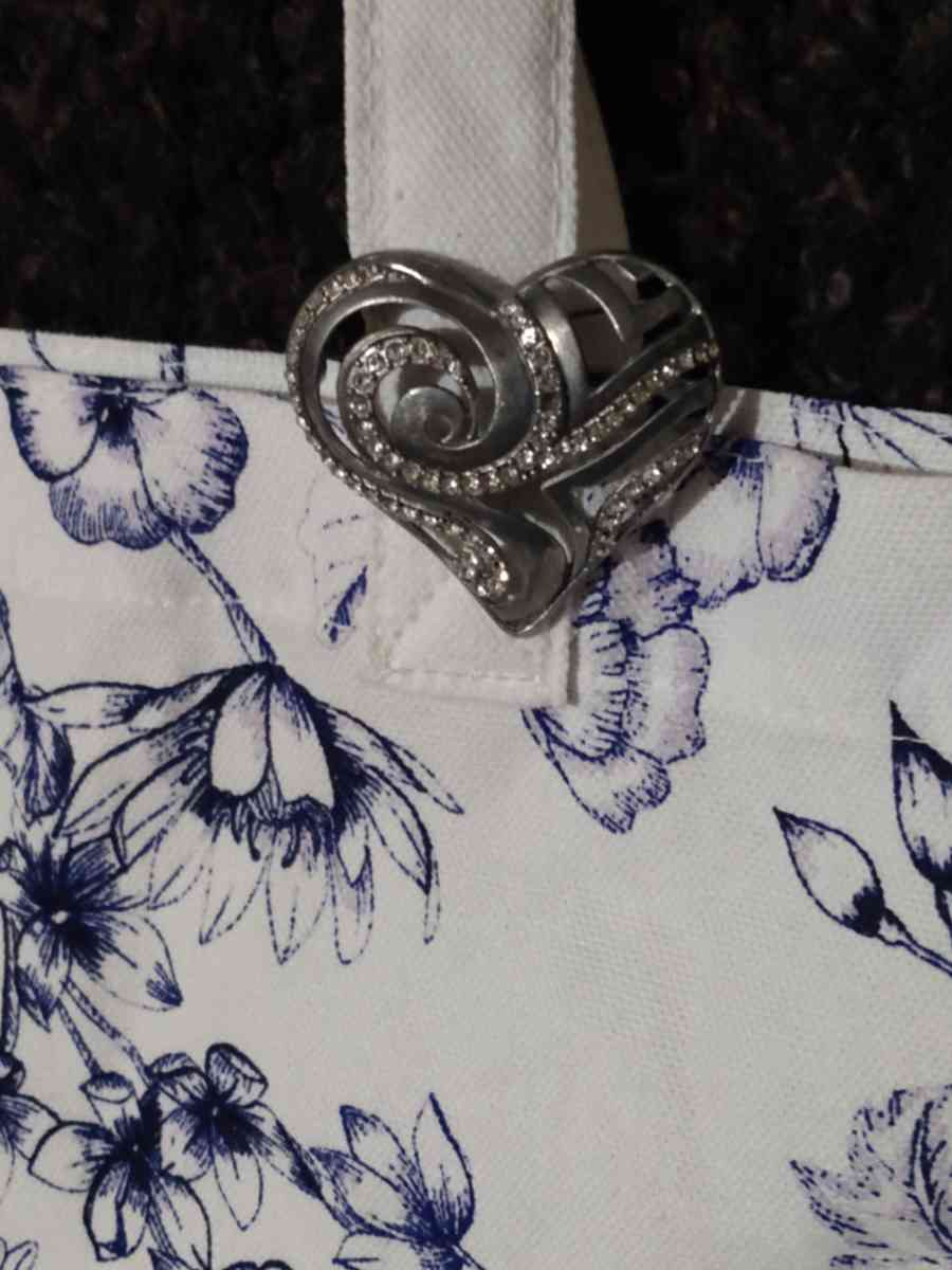 CHICOS PIN WITH CHICOS TOTE BAG - Belen, New Mexico