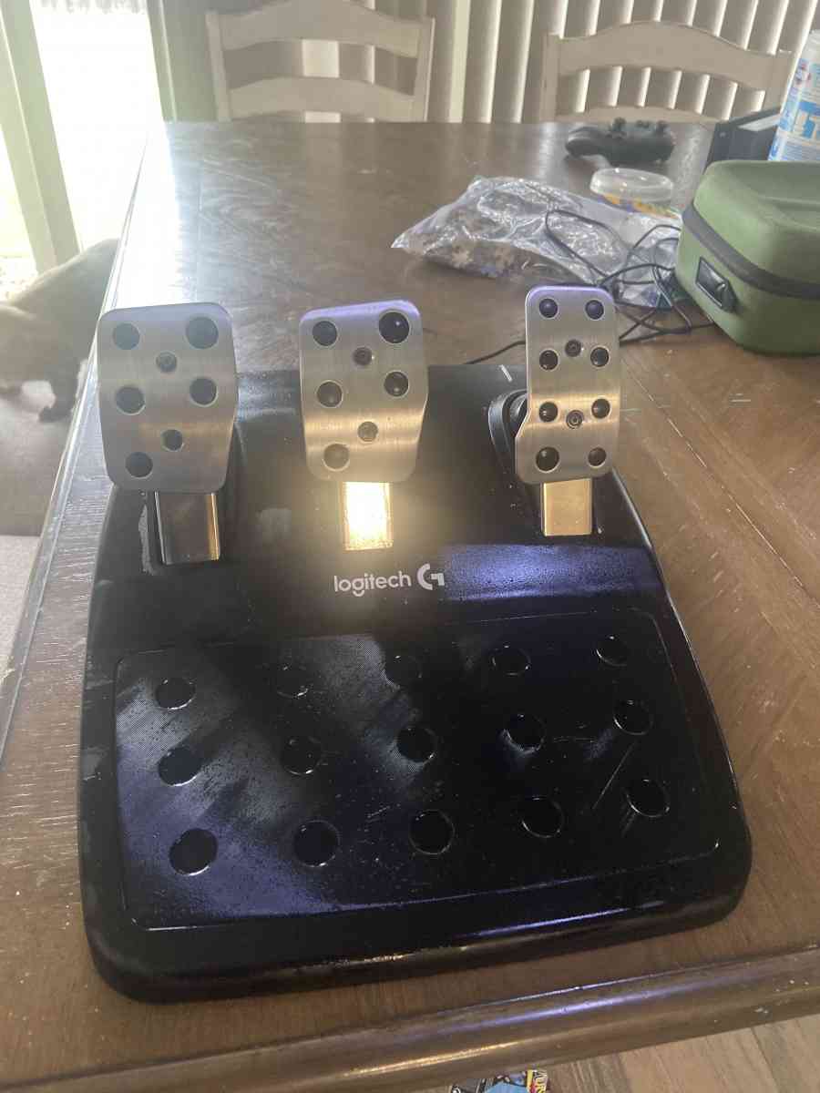 Logitech steering wheel whith shifter - Alicia, Arkansas - FleaMarketBay