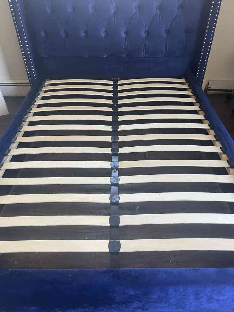 Full Bed Frame - Burlington, New Jersey - FleaMarketBay