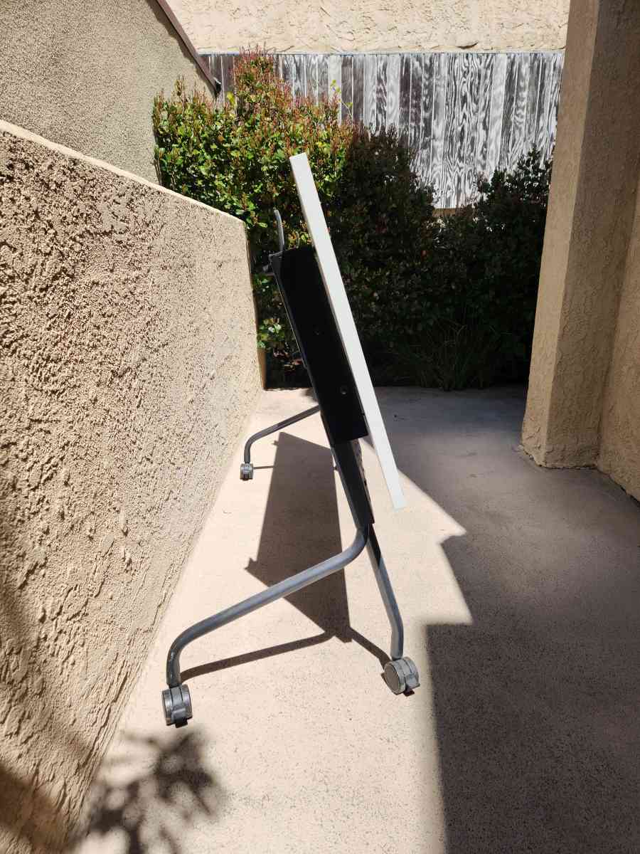 Flip top table - Glendale, California - FleaMarketBay