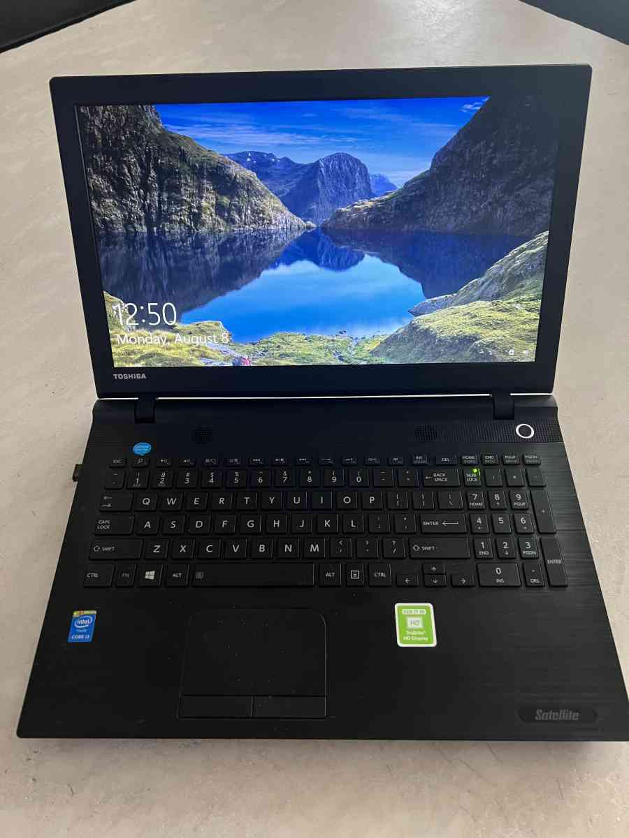 Toshiba C55C5 i3 intel laptop barely used in box - Orlando, Florida