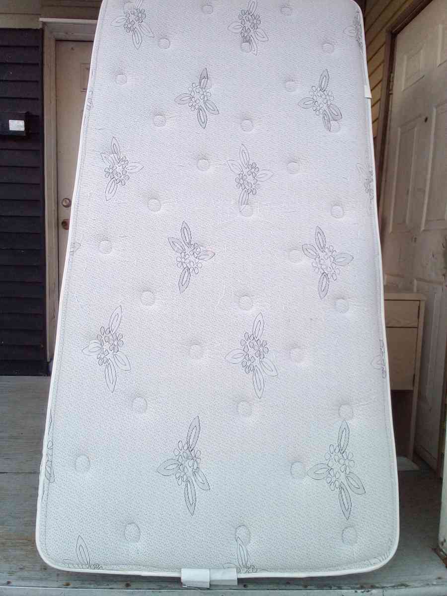 twin mattresses - Waterbury, Connecticut