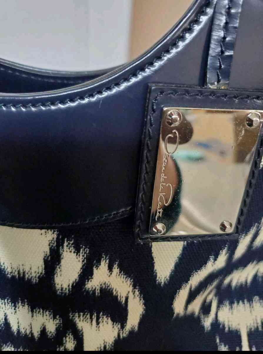 Oscar De La Renta Purse - Pensacola, Florida - FleaMarketBay
