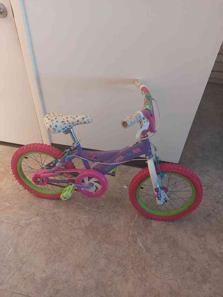 2 bicicletas y 2 cascos para ninas  2 bikes  helmets for gir - Miami, Florida - FleaMarketBay
