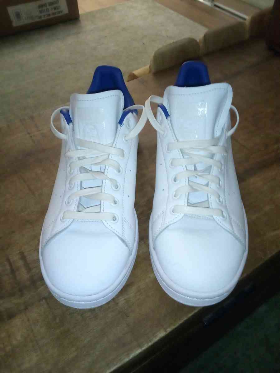 ADDIDAS SNEAKER Mens 9 - Sebastian, Florida - FleaMarketBay