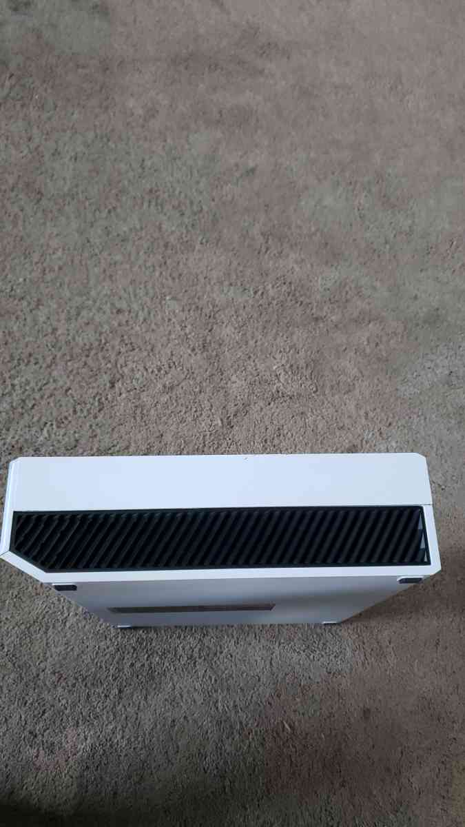 Xbox one with a wired controller and 3 games for the console - Indianapolis, Indiana - FleaMarketBay