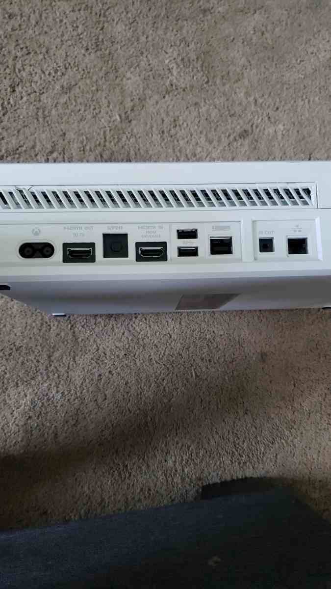 Xbox one with a wired controller and 3 games for the console - Indianapolis, Indiana - FleaMarketBay