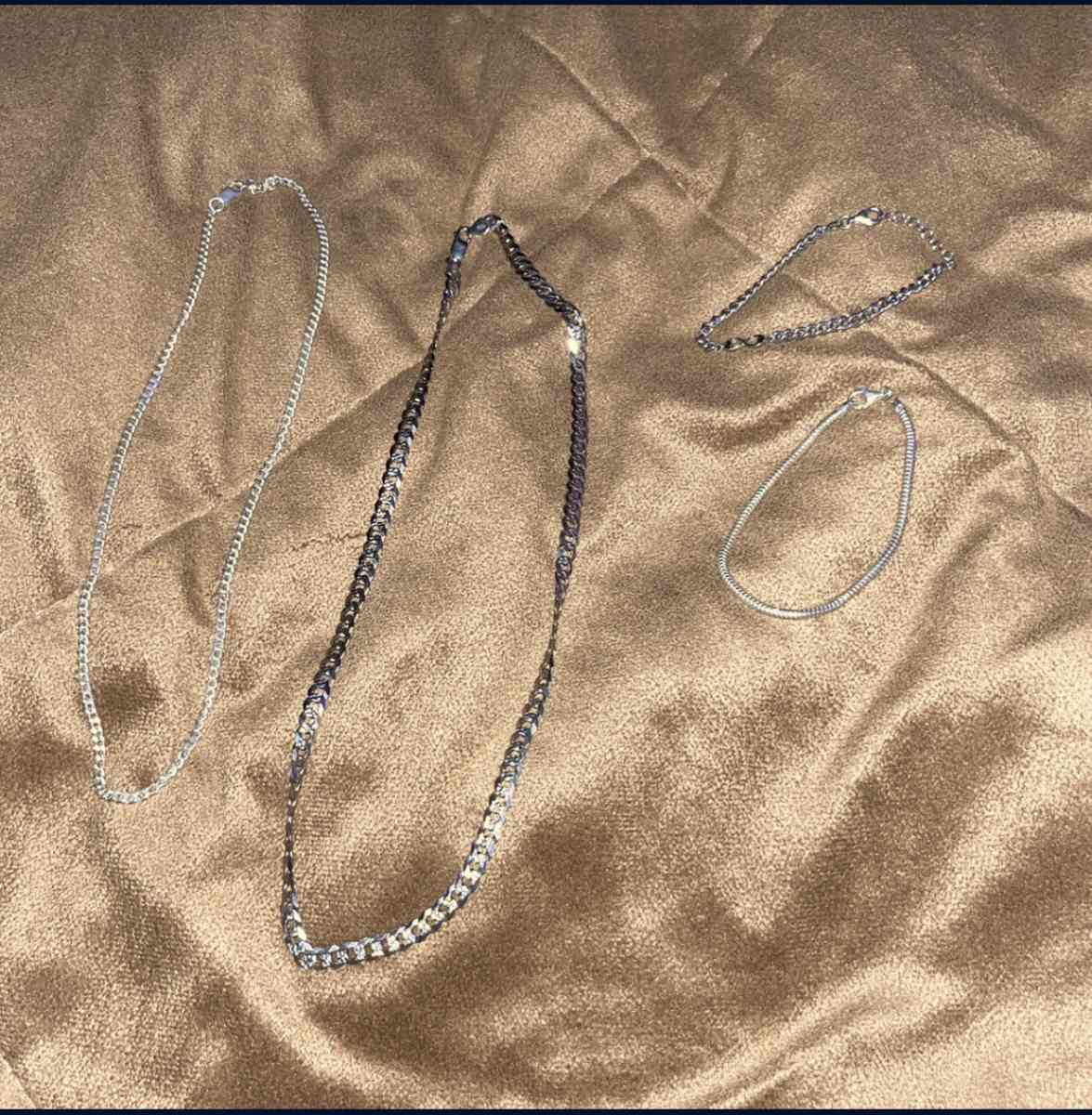 2 chains and 2 bracelets - Wethersfield, Connecticut - FleaMarketBay