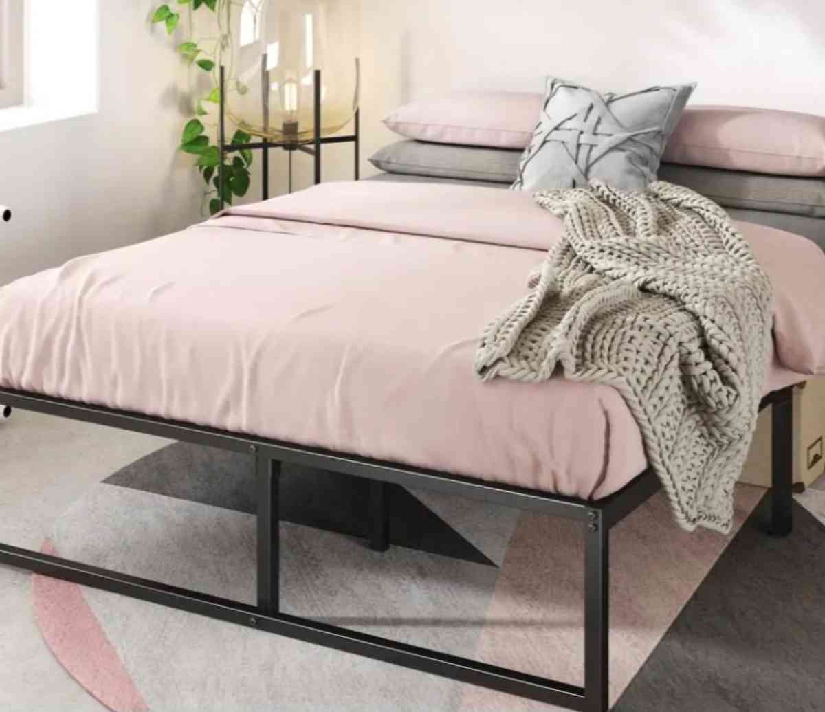 Bed frame - El Monte, California
