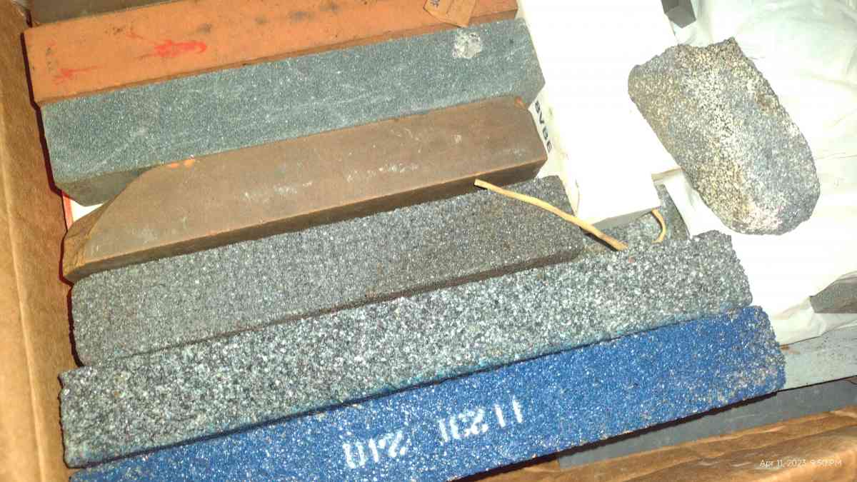 an assortment of tools - Birch Run, Michigan - FleaMarketBay