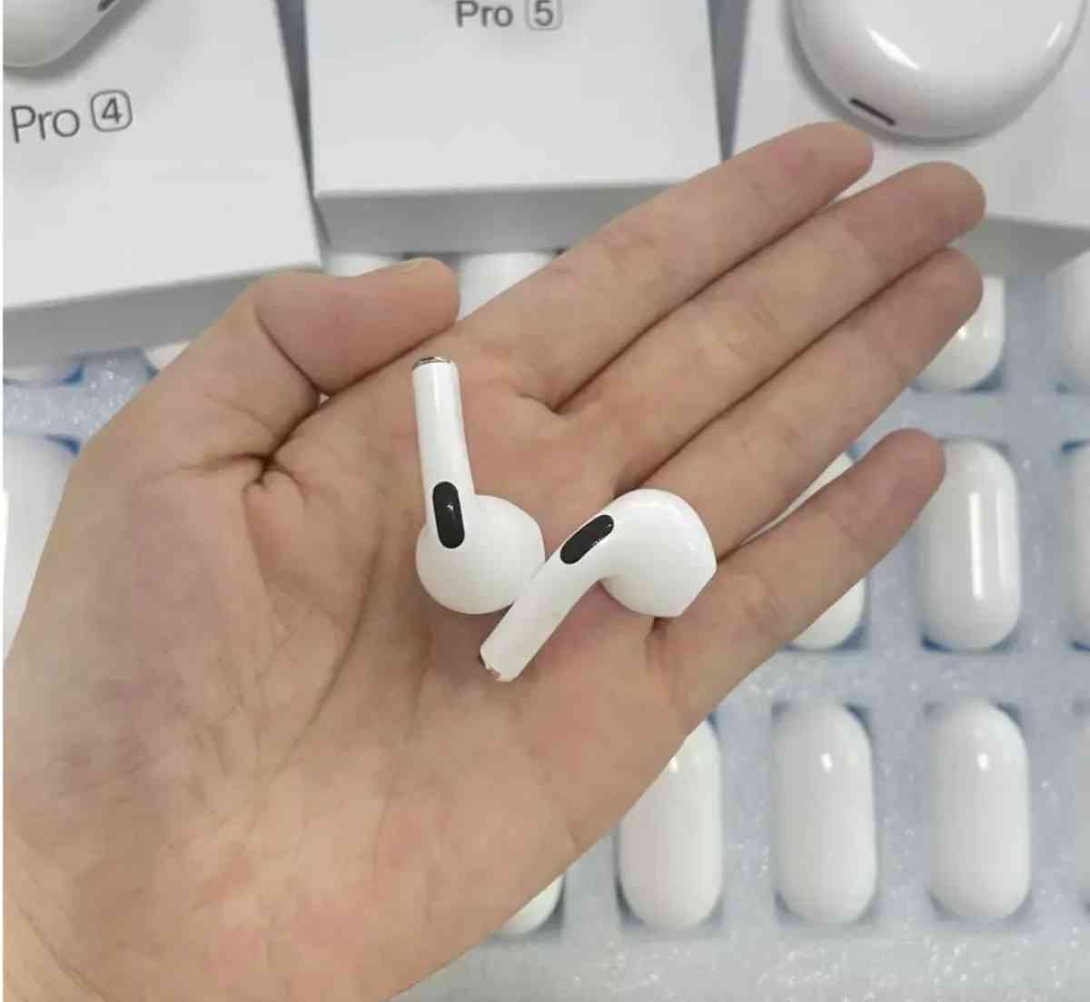 Mini Pro 5 Pro 6 Earbuds Bluetooth - Derby, Connecticut - FleaMarketBay