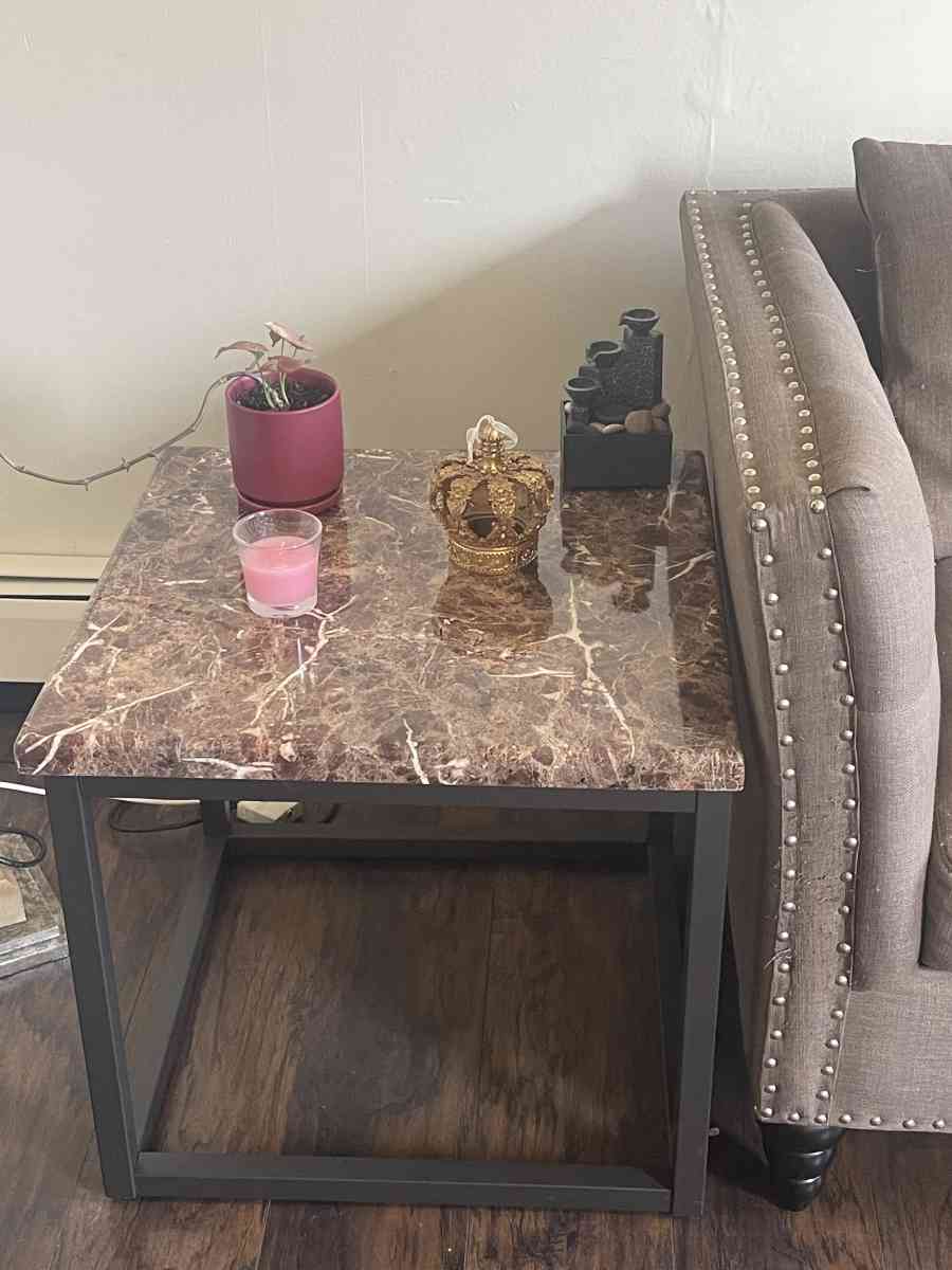 Living Room Set - Burlington, New Jersey - FleaMarketBay