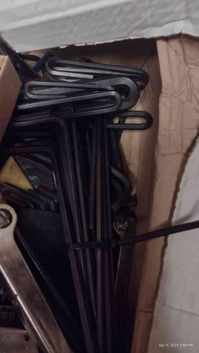 an assortment of tools - Birch Run, Michigan - FleaMarketBay