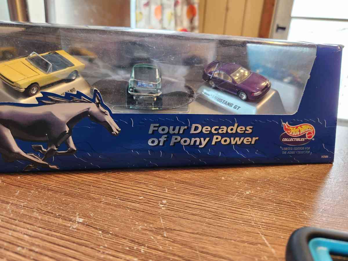 matchbox cars hot wheels and tractor trailers - Scranton, Pennsylvania - FleaMarketBay