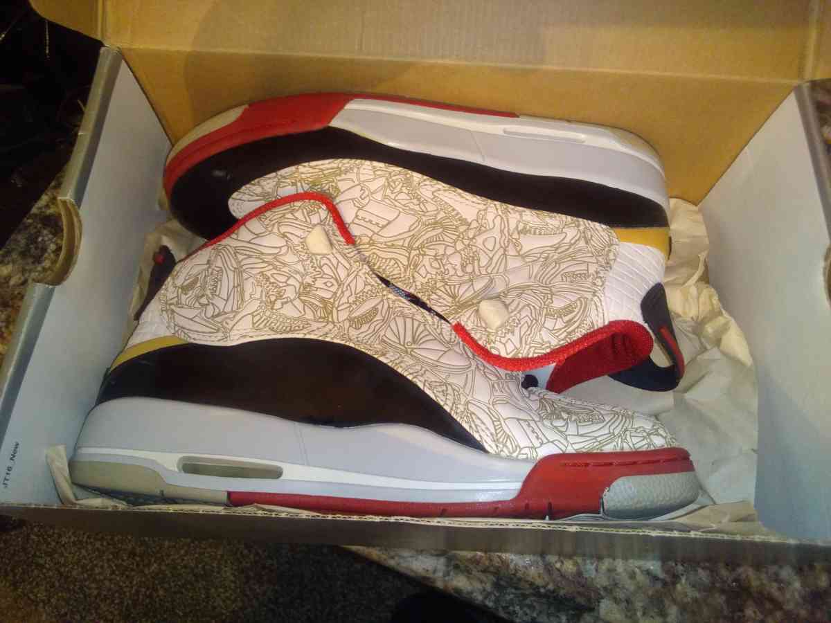 Air Jordans shoes size 6 - Cincinnati, Ohio - FleaMarketBay
