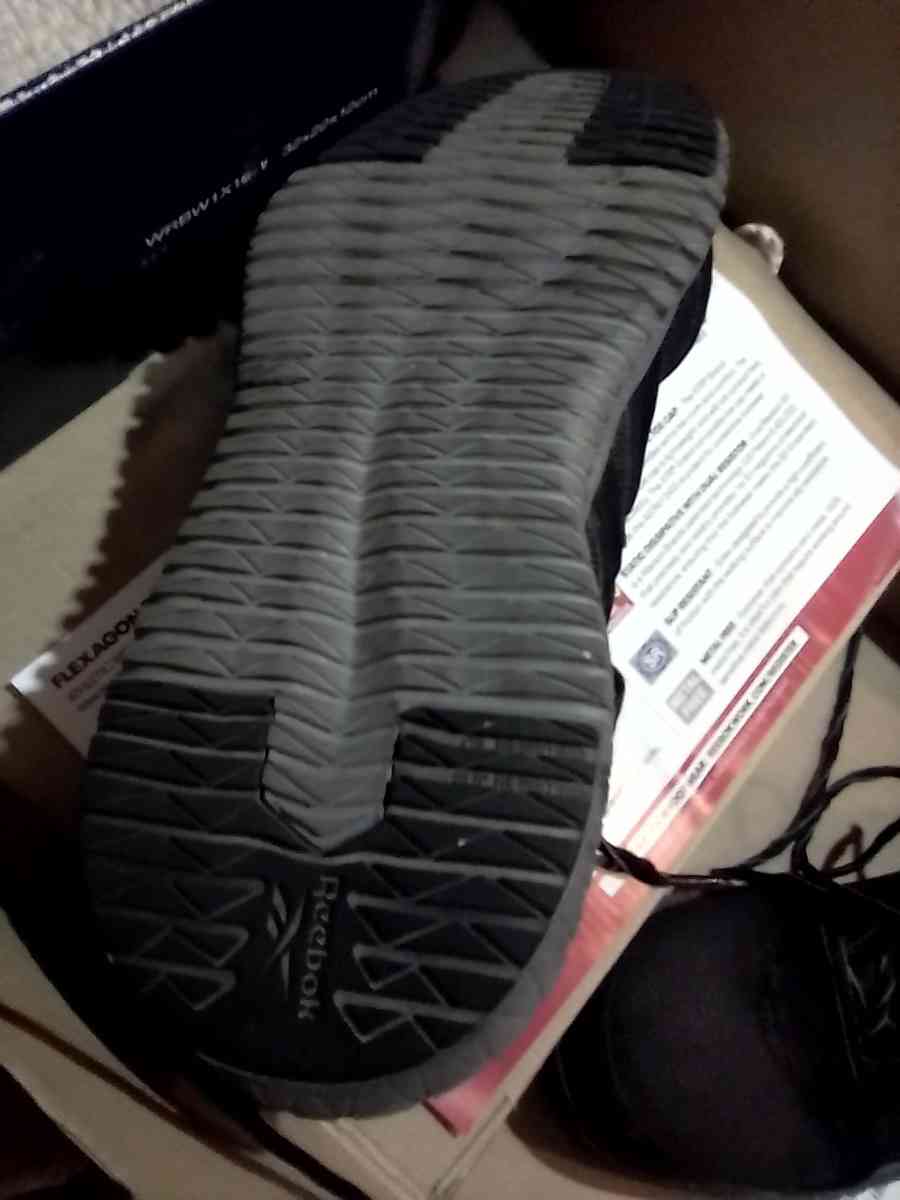 fllexagon womans work Reebok - Banning, California - FleaMarketBay