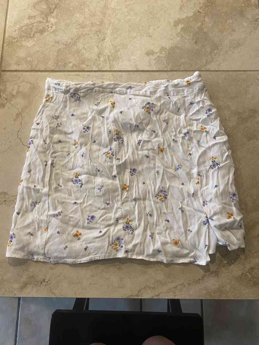 3 skirts deal - Gresham, Oregon - FleaMarketBay