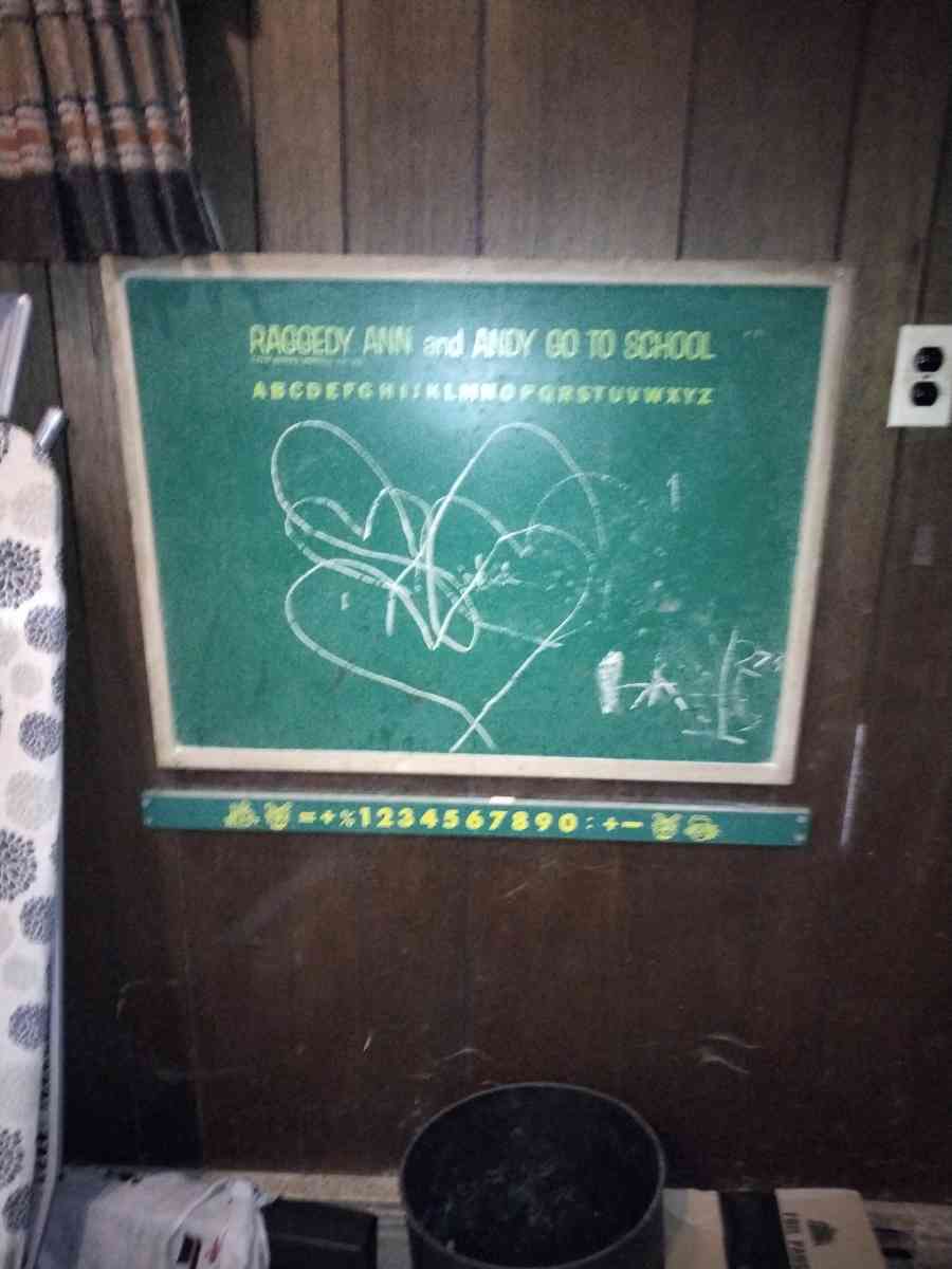 raggedy ann chalkboard set - Riverton, New Jersey