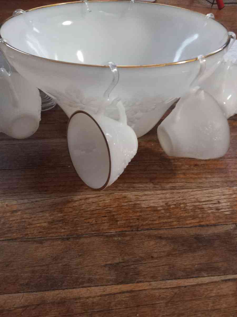 Vintage milkglass punch bowl with 8 cups - Bangor, Maine