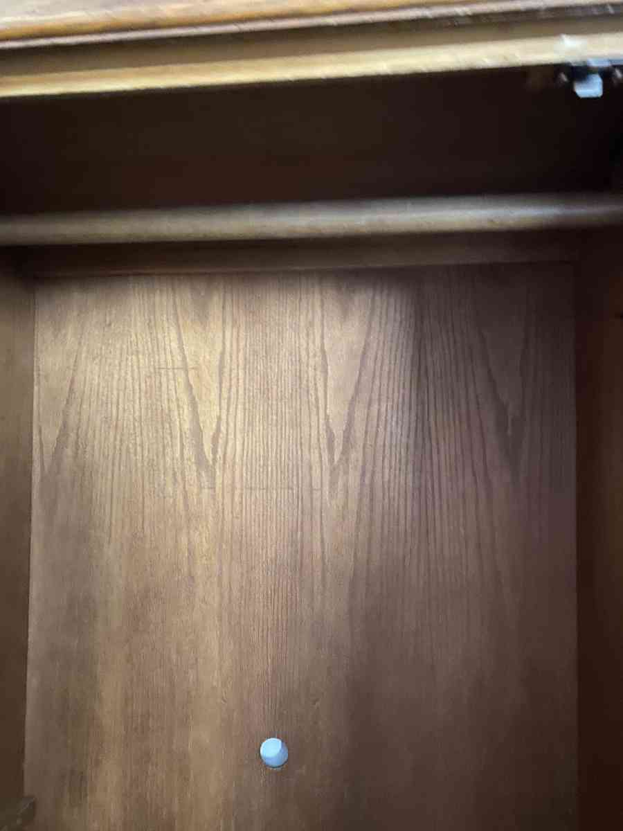 Solid oak antique armoire - Lowell, Massachusetts - FleaMarketBay