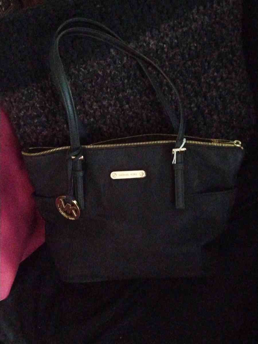 MICHAEL KORS BLACK HANDBAG