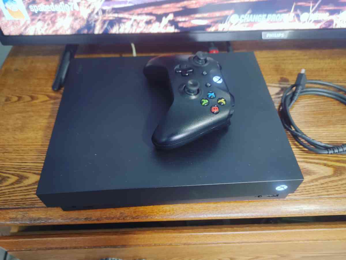 Xbox One X - Clarksville, Tennessee