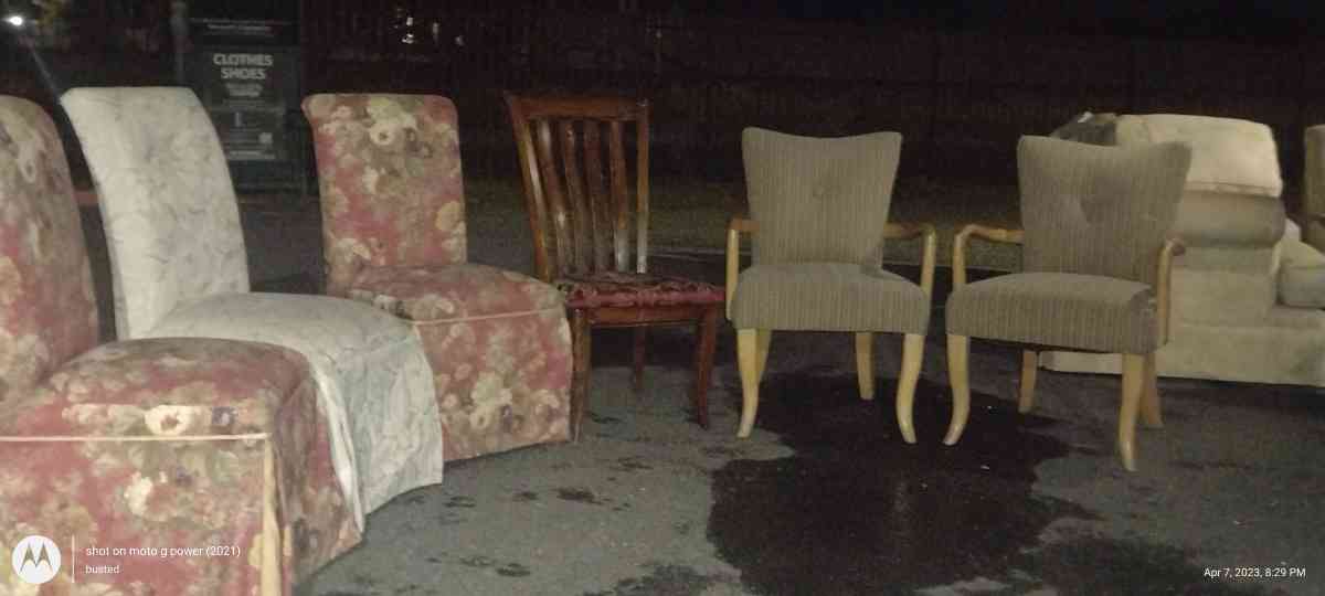 free furniture and more call or come take a look - Fairfield, California - FleaMarketBay