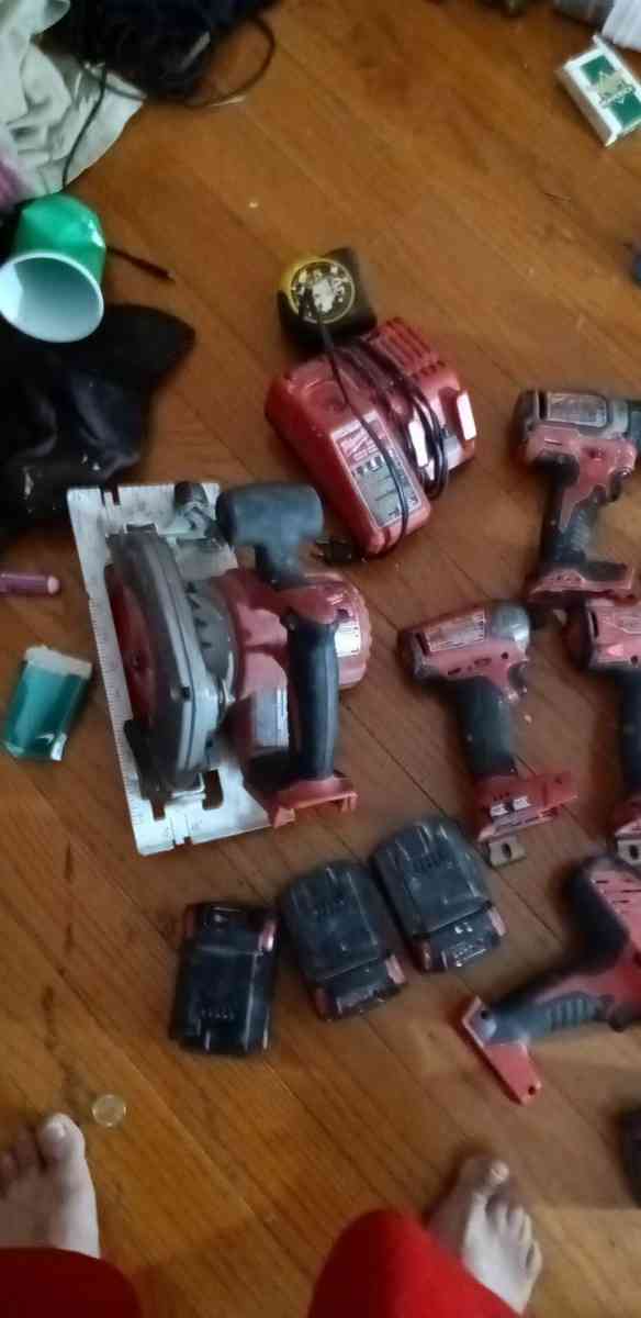 Milwaukee drills skill saw saw sAw battery