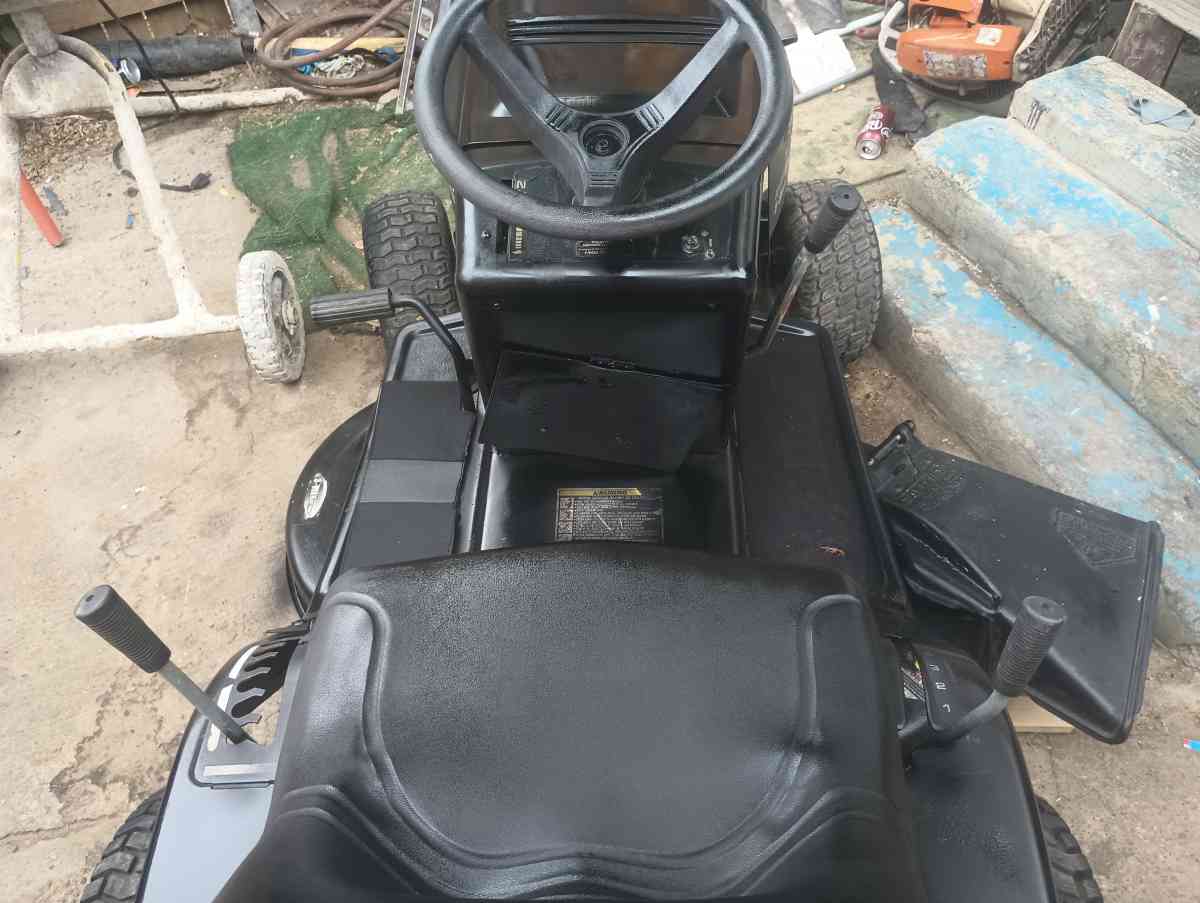 Murray 5 speed mower - Alicia, Arkansas - FleaMarketBay