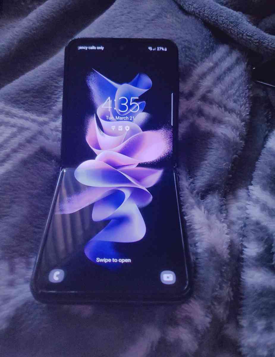 Samsung Galaxy Z Flip 3  5G - Fresno, California - FleaMarketBay