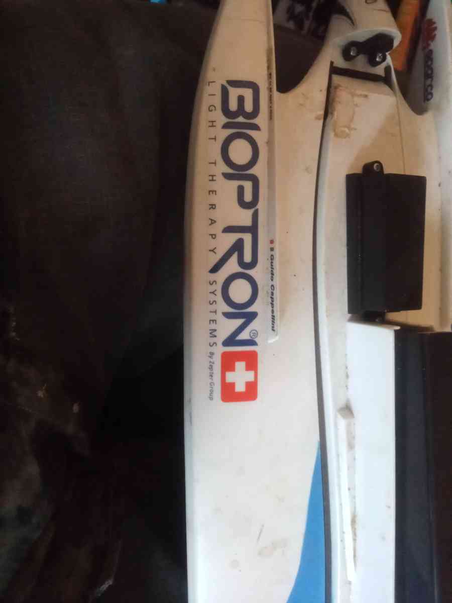 this is an old radio controlled speed boat with the battery - Brooklyn, New York - FleaMarketBay