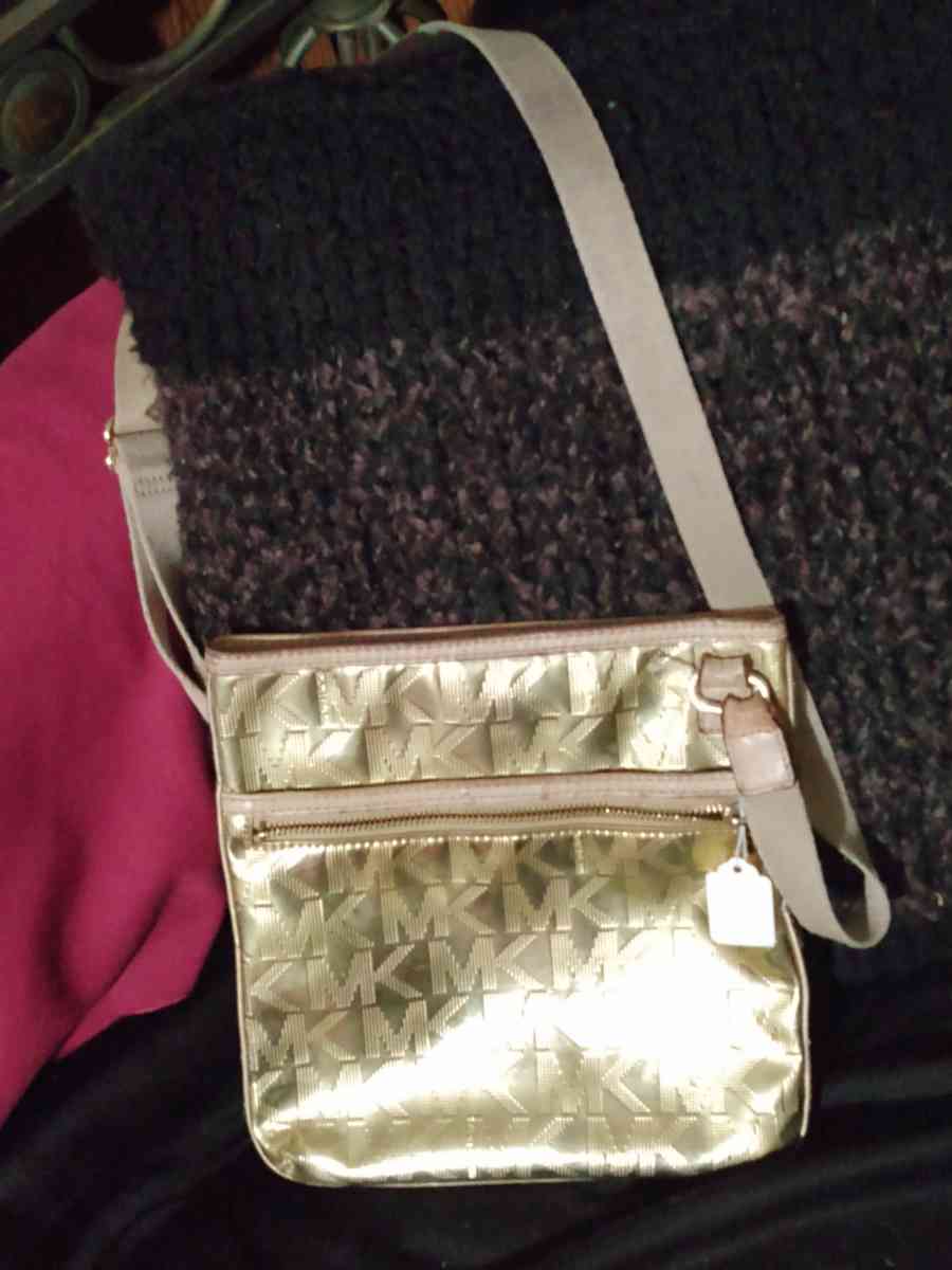 MICHAEL KORS GOLD CROSSBODY PURSE - Belen, New Mexico