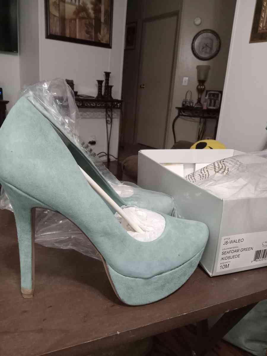 Multiple pairs of heels - Davidson, North Carolina - FleaMarketBay