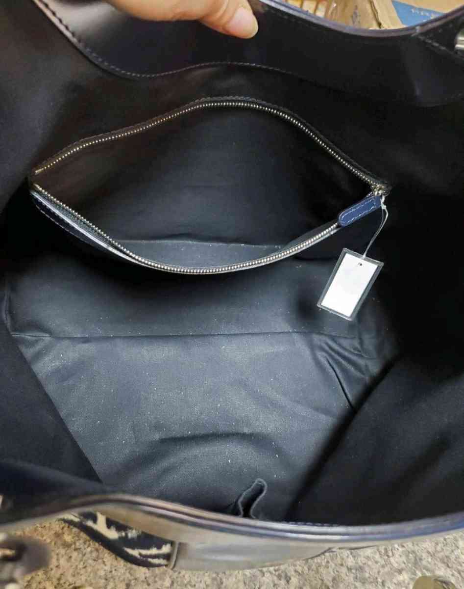 Oscar De La Renta Purse - Pensacola, Florida - FleaMarketBay