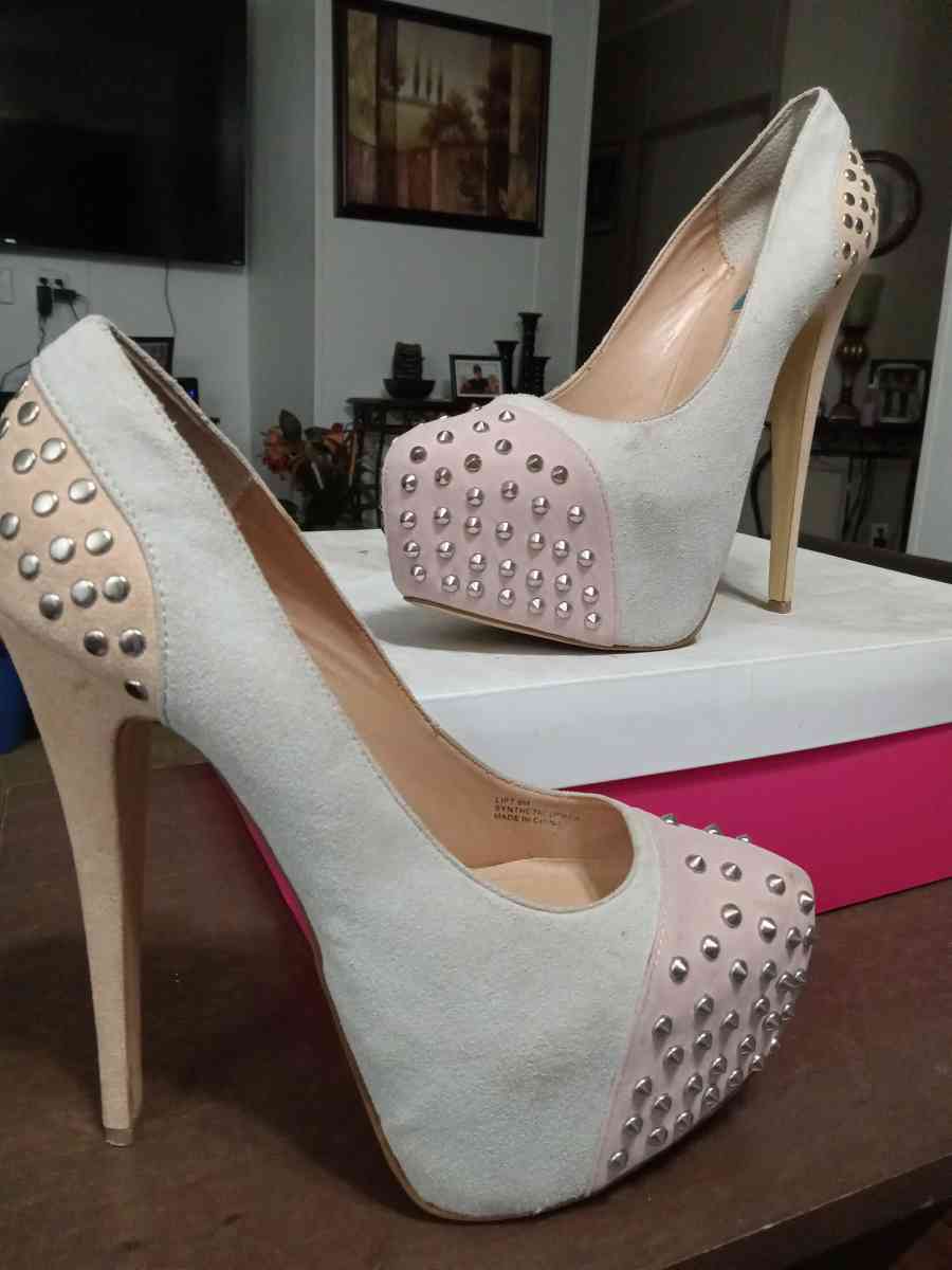 Multiple pairs of heels - Davidson, North Carolina - FleaMarketBay