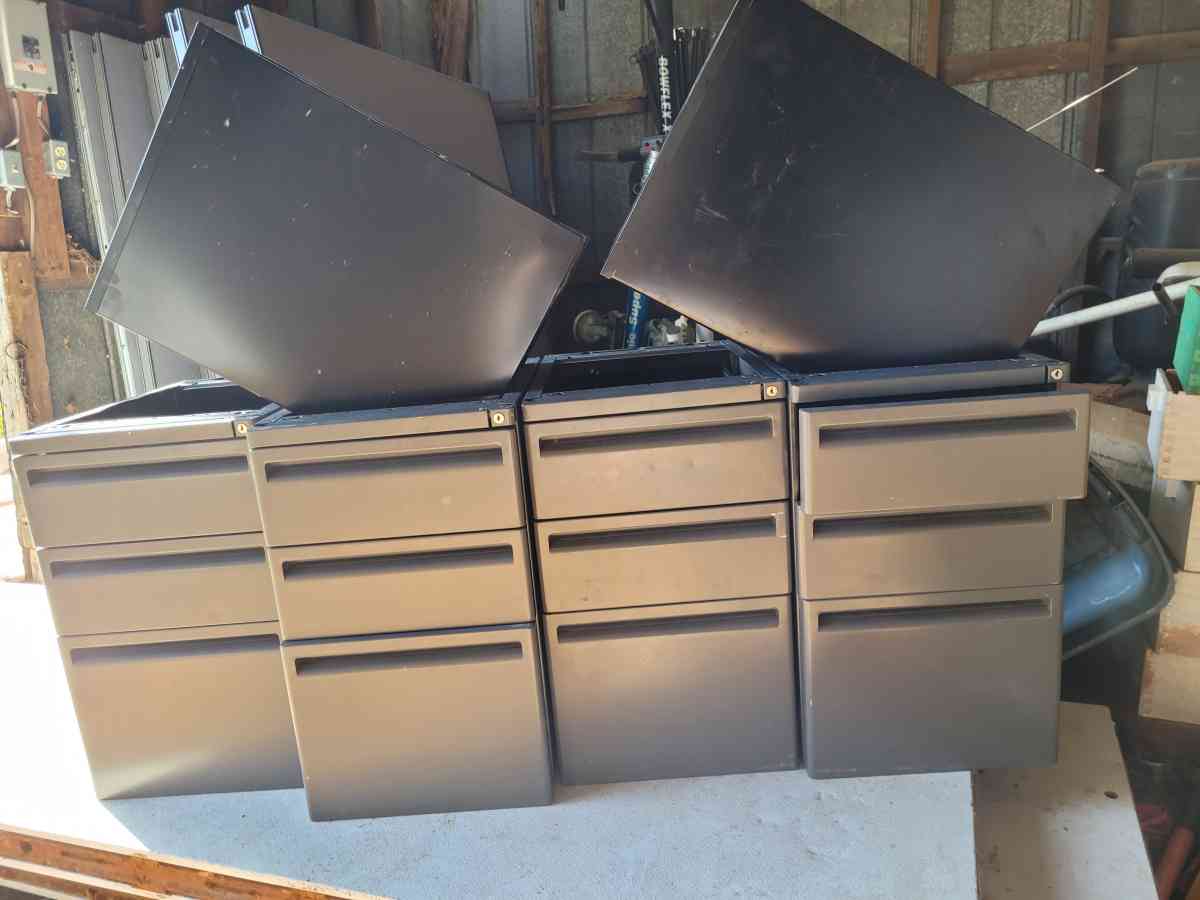 cubicles and file cabinets - Villa Rica, Georgia - FleaMarketBay