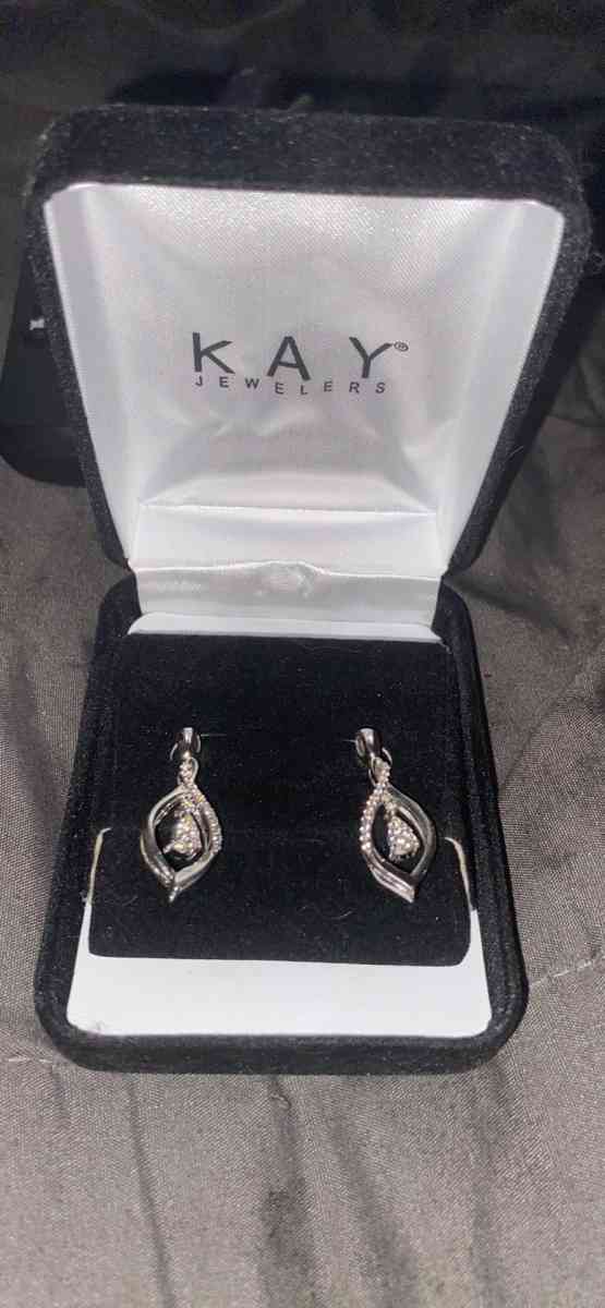 silver sapphire brand new reversible Kay earrings - Peoria, Arizona