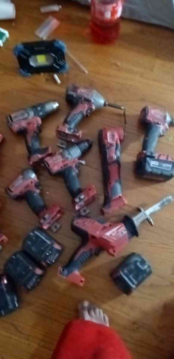 Milwaukee drills skill saw saw sAw battery - Alexandria, Virginia - FleaMarketBay