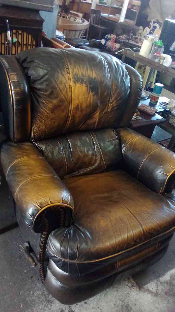 leather recliner - Florence, Oregon - FleaMarketBay