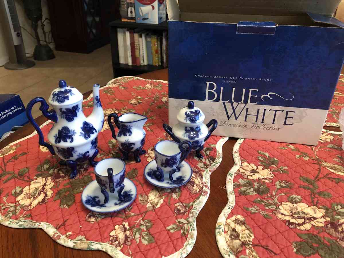 Blue And White Tea Set From Cracker Barrel Collection - Orlando, Florida
