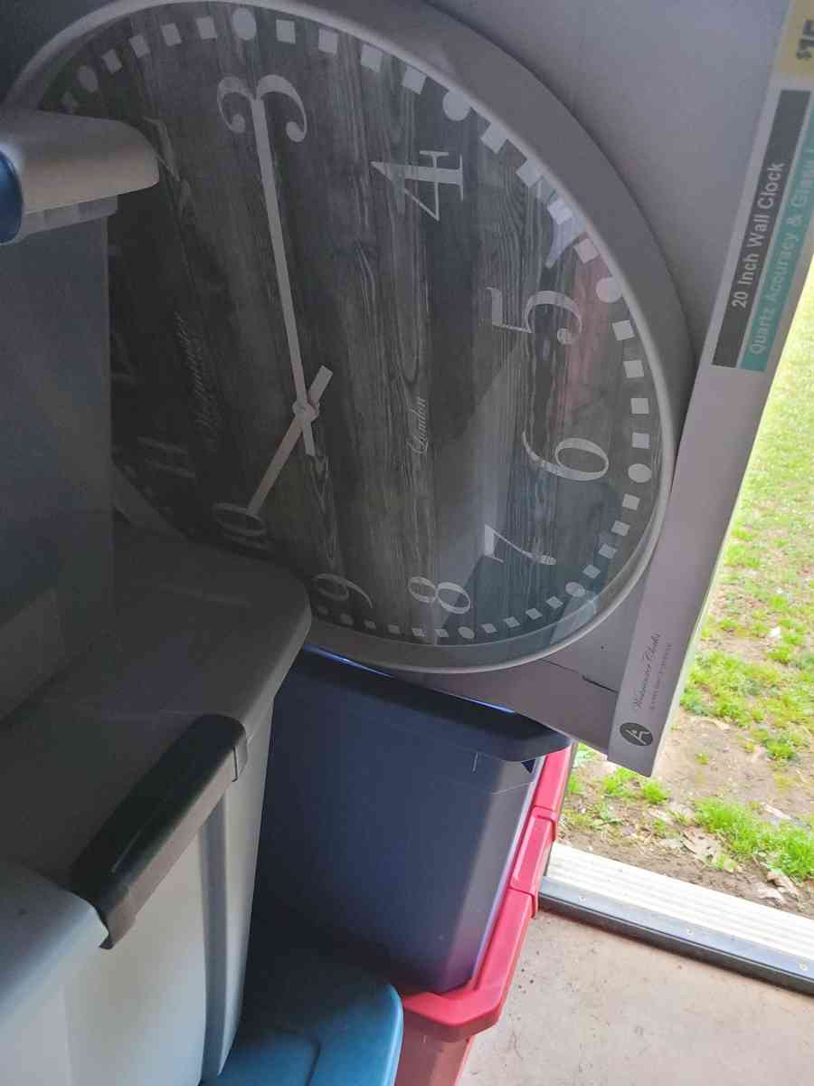 clock - Parrish, Alabama