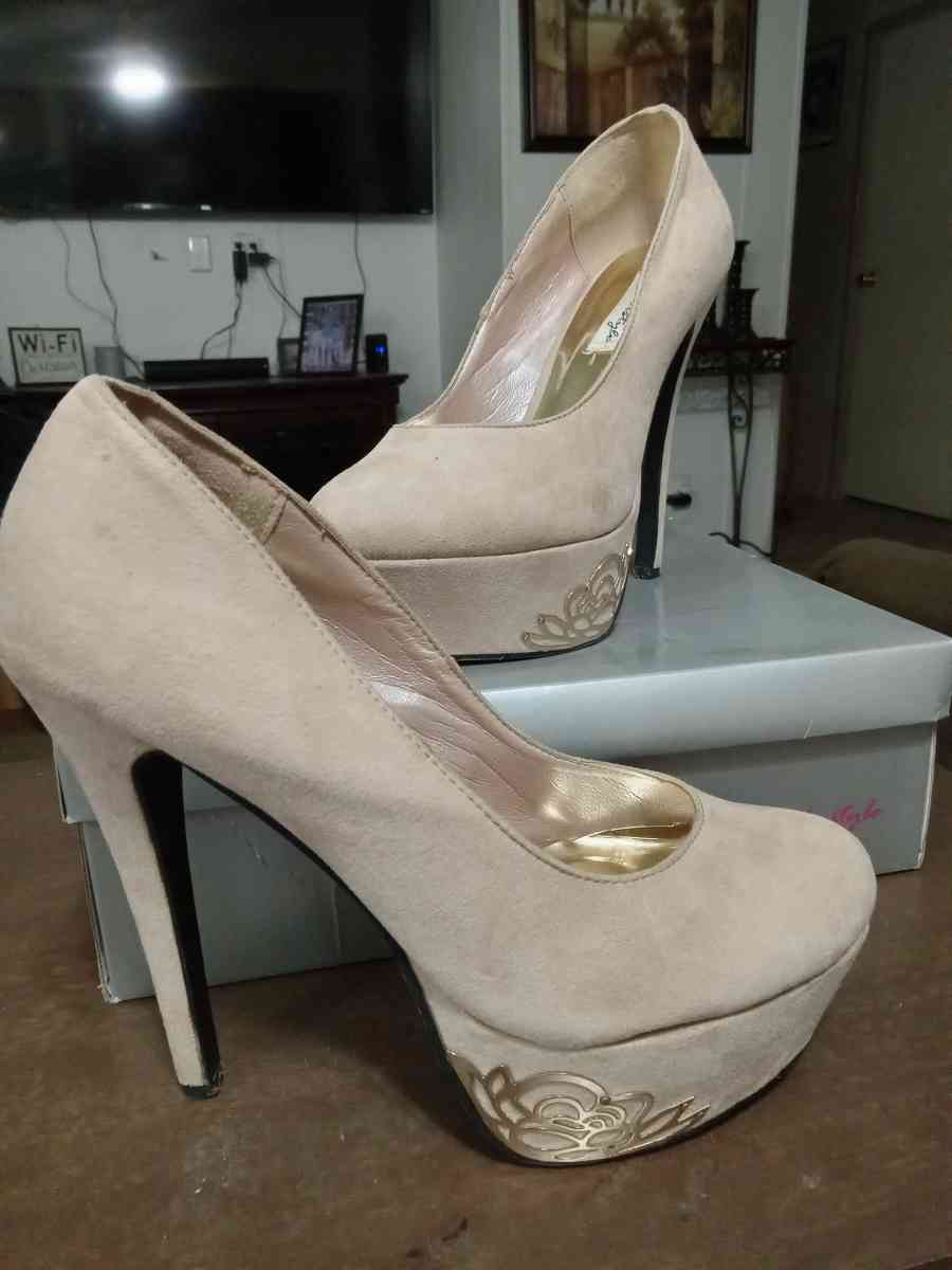 High Heel shoes - Davidson, North Carolina