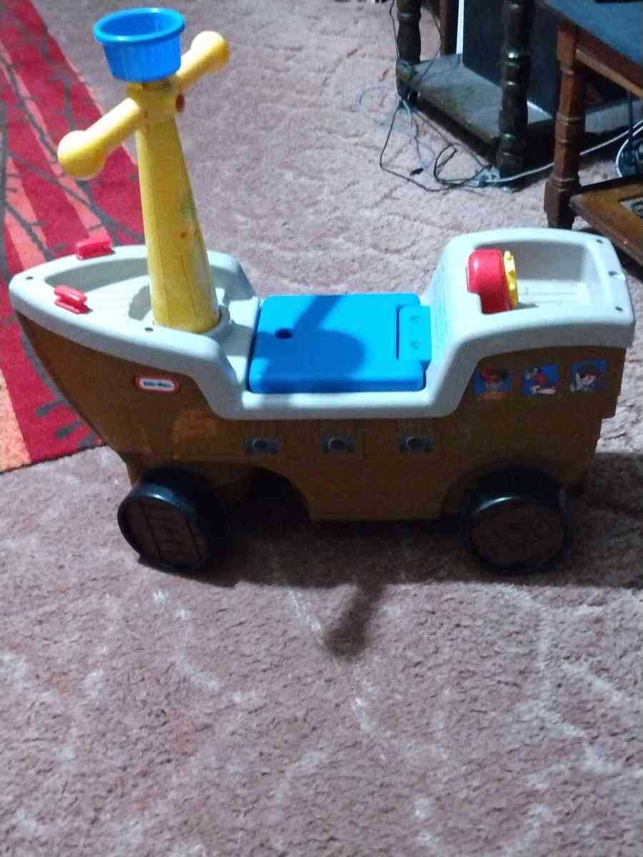 PIRATE SHIP KIDS RIDING TOY - Belen, New Mexico