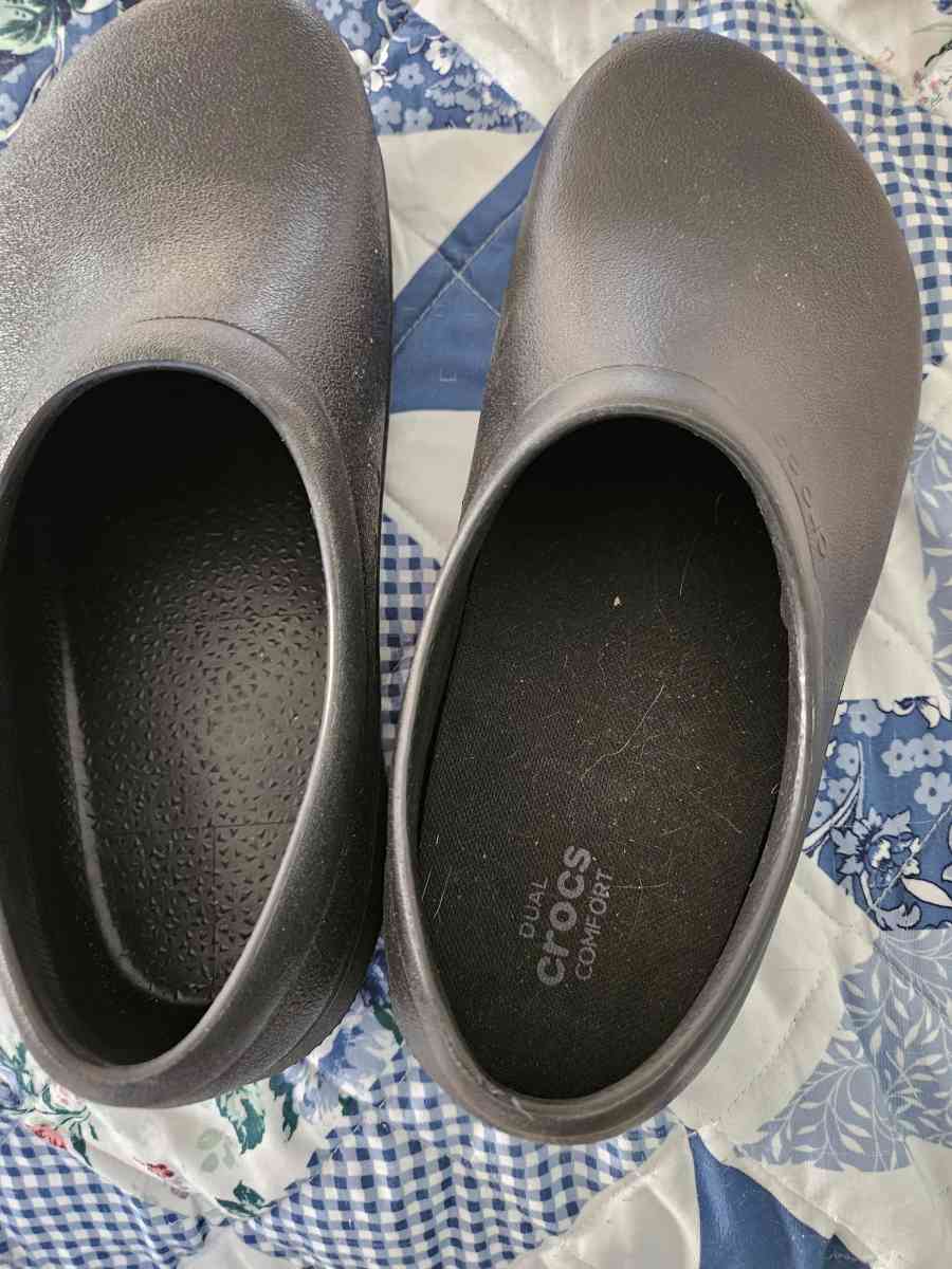 womans croc style black work shoes - Rice, Virginia - FleaMarketBay