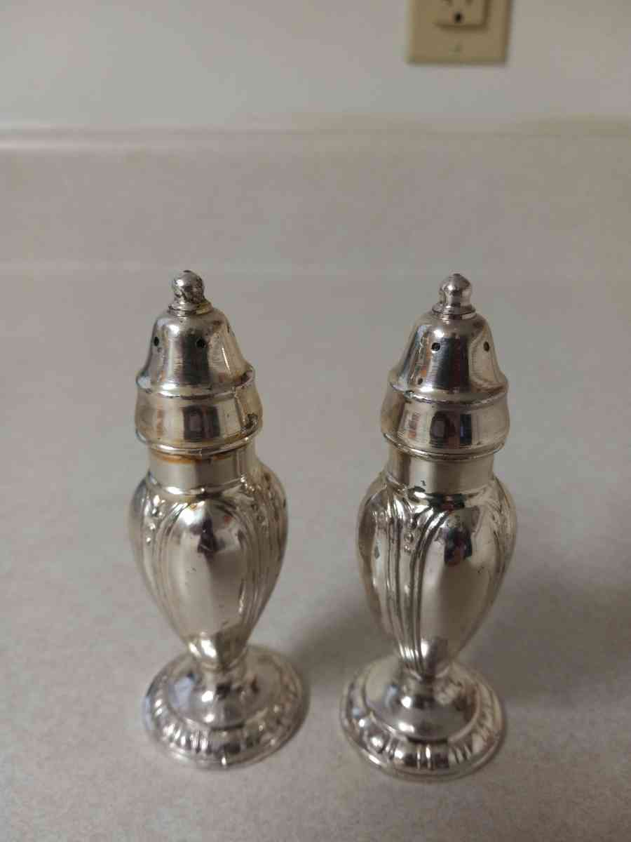 vintage salt and pepper shakers