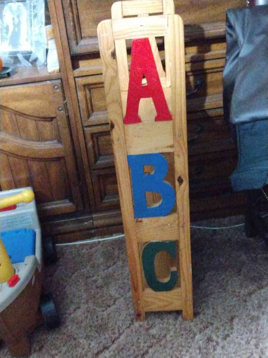 WOODEN KIDS ABC BOOKSHELF - Belen, New Mexico - FleaMarketBay