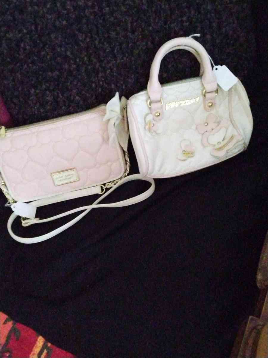 BETSEY JOHNSON HANDBAG AND CROSSBODY PURSES