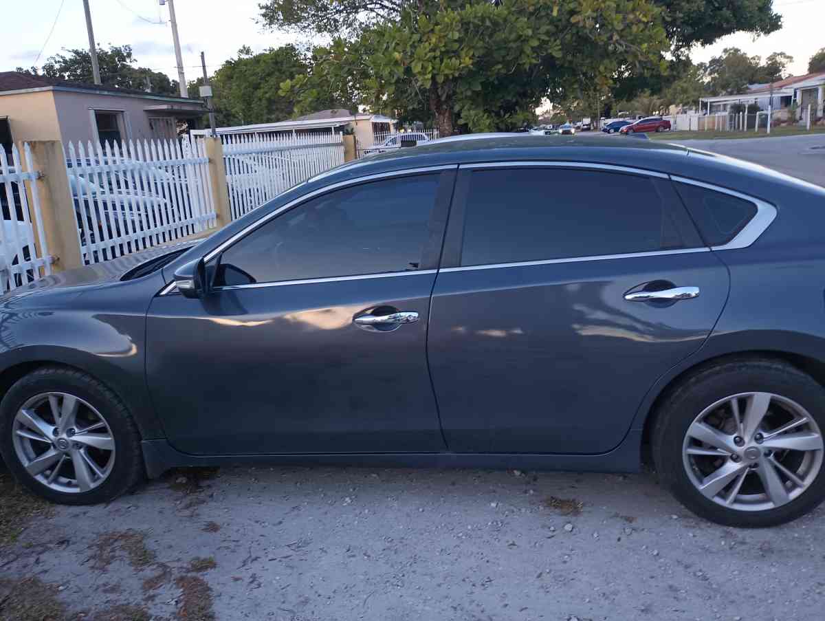 Car Nissan Altima 2016 - Opa Locka, Florida - FleaMarketBay