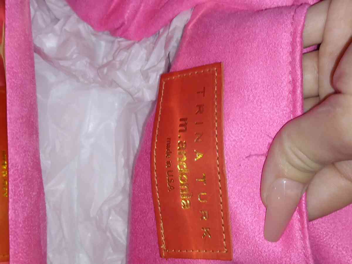 TRINA TURK FLORAL HANDBAG - Belen, New Mexico - FleaMarketBay