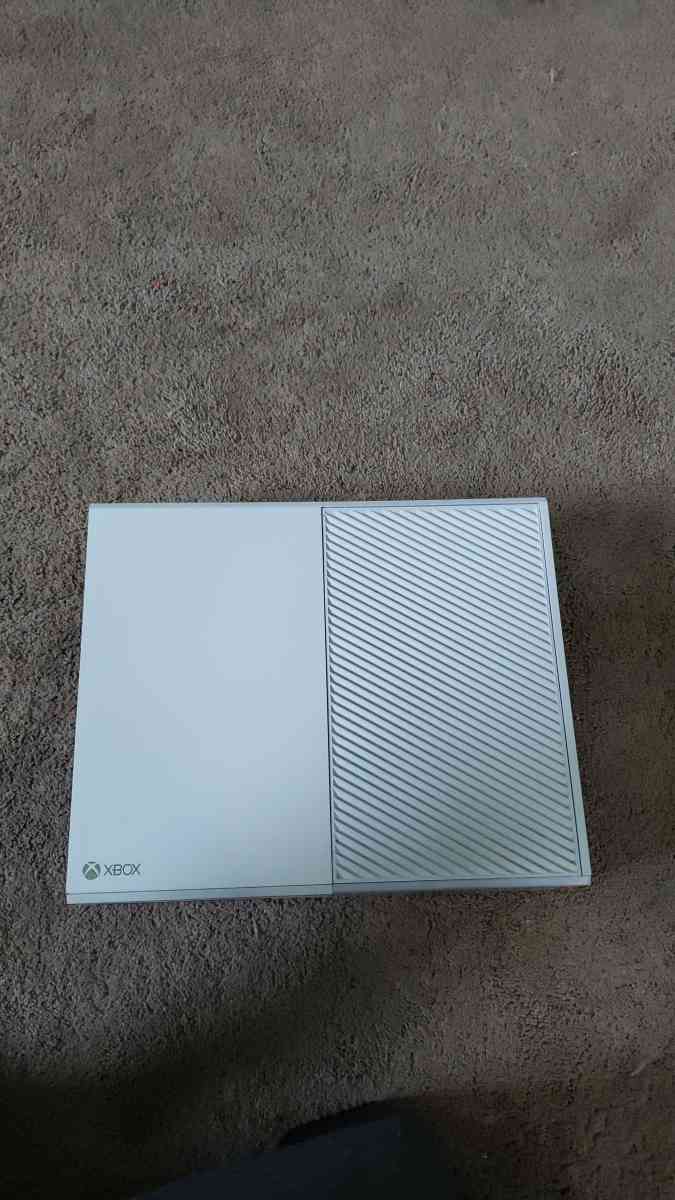 Xbox one with a wired controller and 3 games for the console - Indianapolis, Indiana - FleaMarketBay